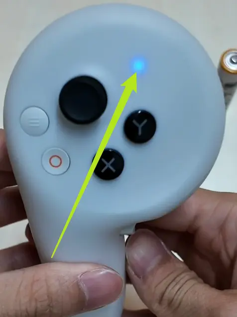 VR手柄电池盖关闭操作