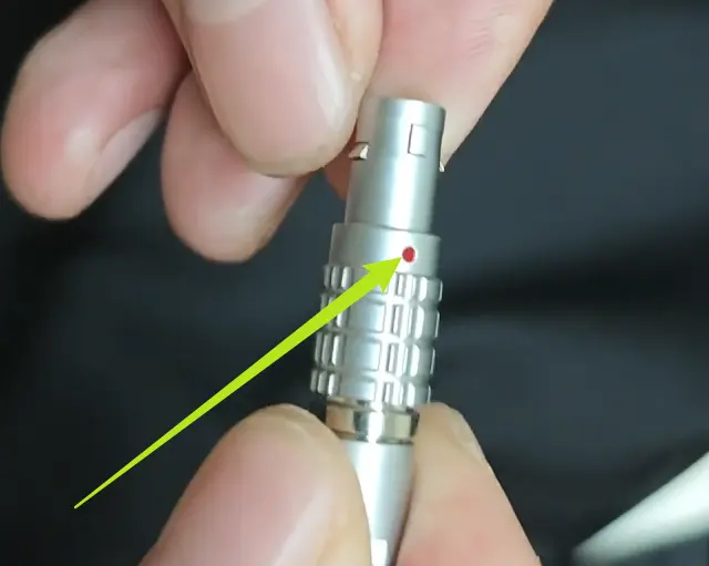 Glove and jacket connection